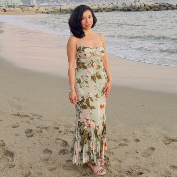 Stunning Reformation Dress - Picture 4 of 4